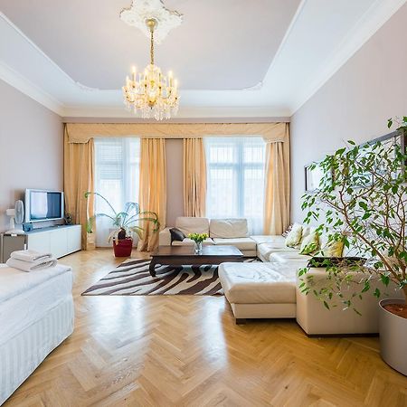 פראג Wenceslas Square Apartment מראה חיצוני תמונה