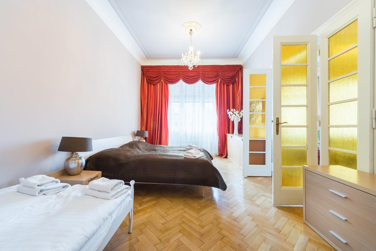 פראג Wenceslas Square Apartment מראה חיצוני תמונה
