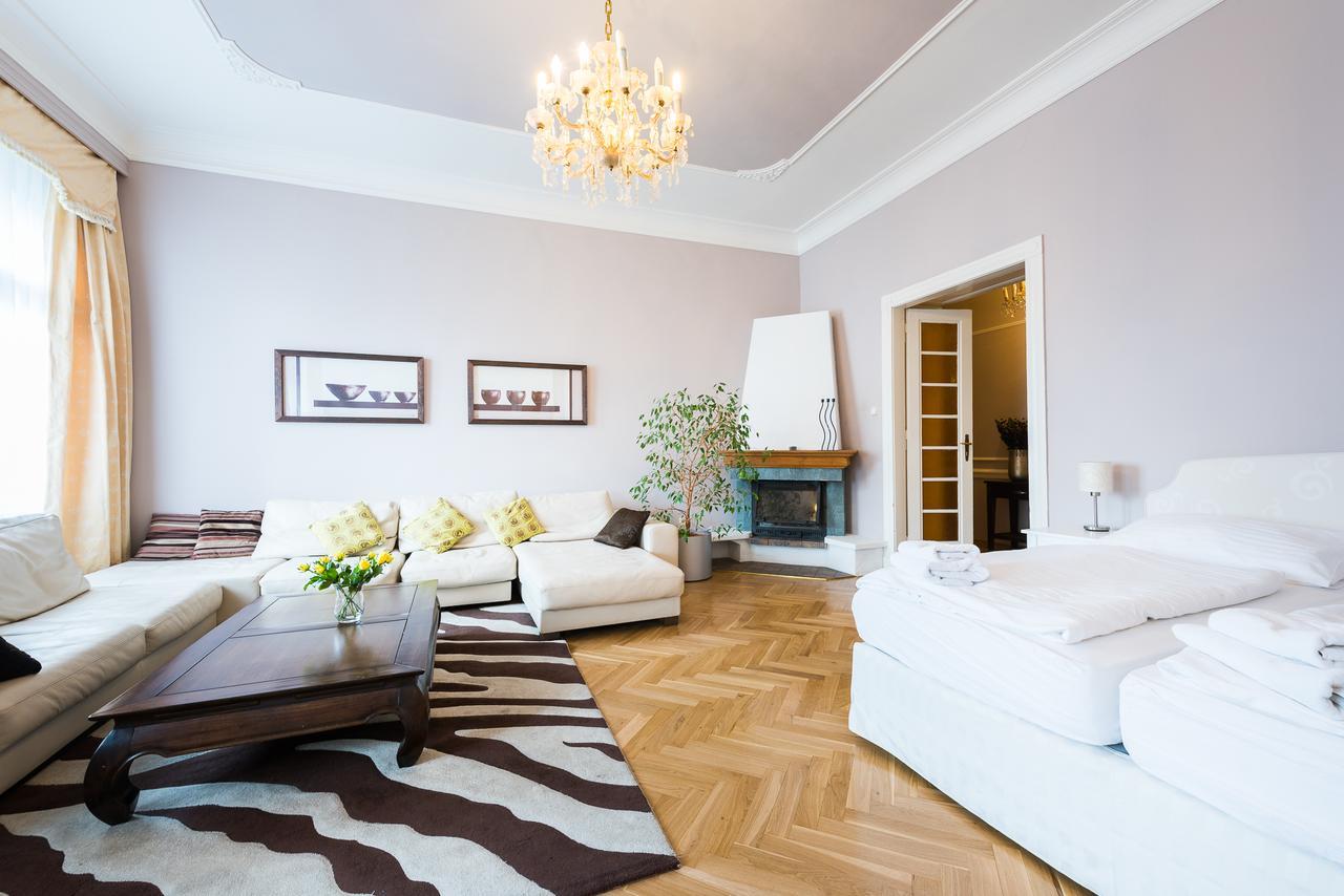 פראג Wenceslas Square Apartment מראה חיצוני תמונה