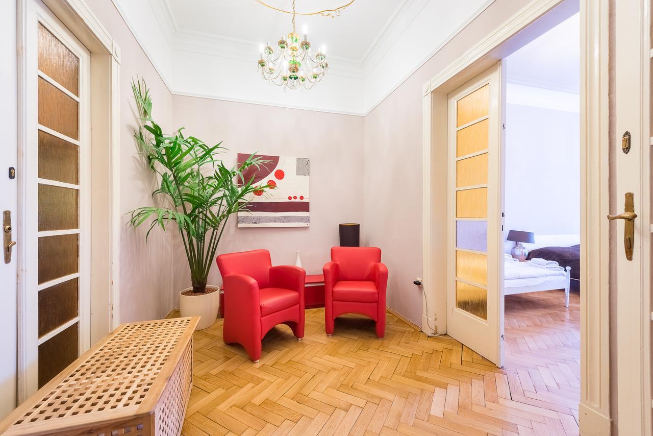 פראג Wenceslas Square Apartment מראה חיצוני תמונה