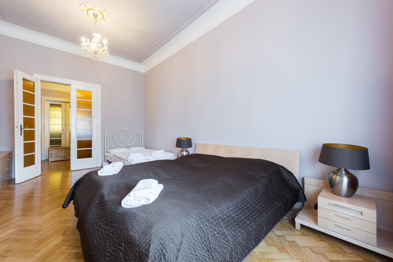 פראג Wenceslas Square Apartment מראה חיצוני תמונה