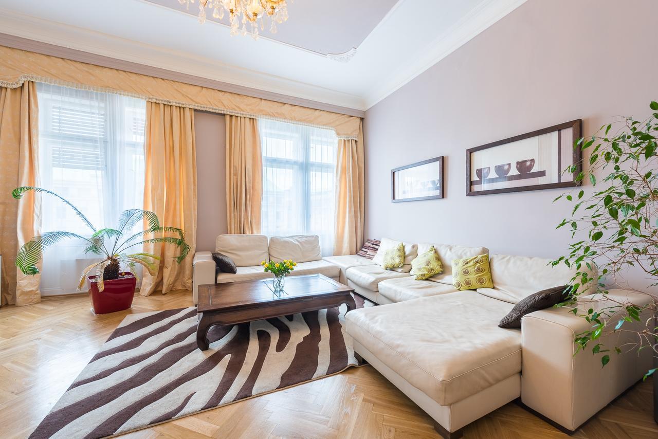 פראג Wenceslas Square Apartment מראה חיצוני תמונה