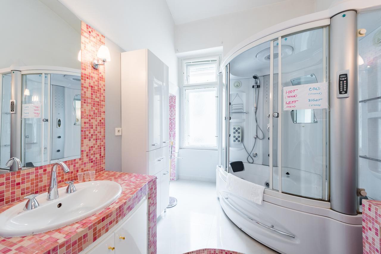 פראג Wenceslas Square Apartment מראה חיצוני תמונה